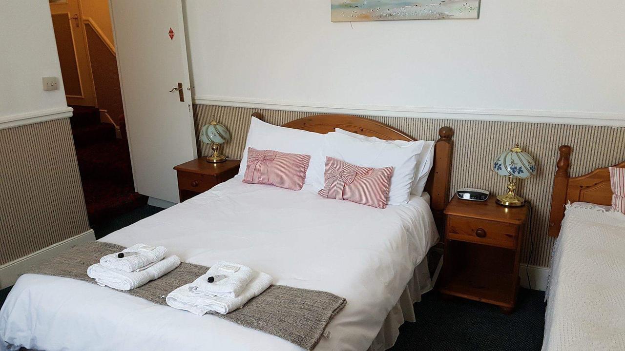 The Village Inn Bideford Bagian luar foto